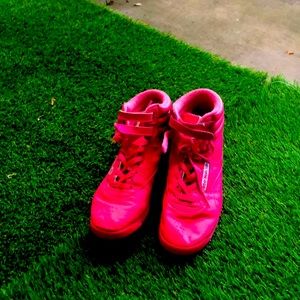 Pink Reebok sneakers ✨